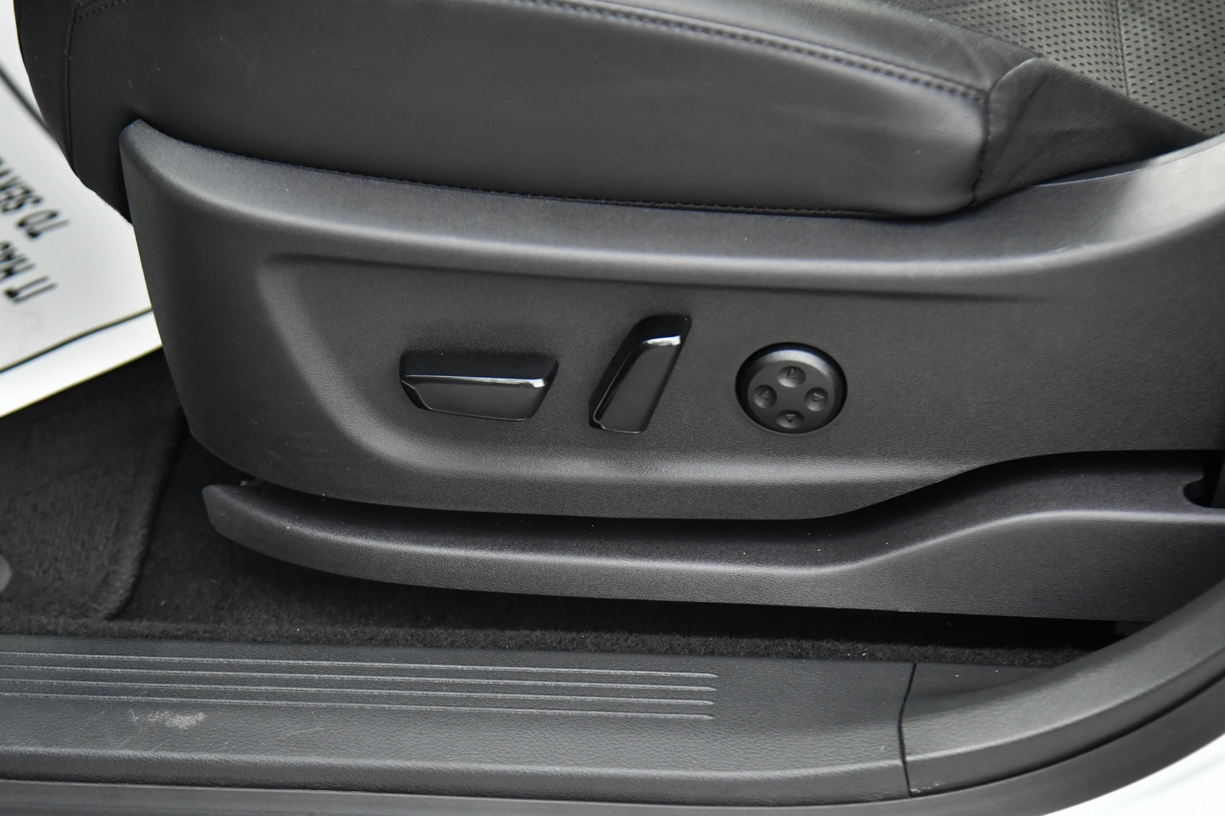 Used 2024 Nissan Ariya FWD image 16