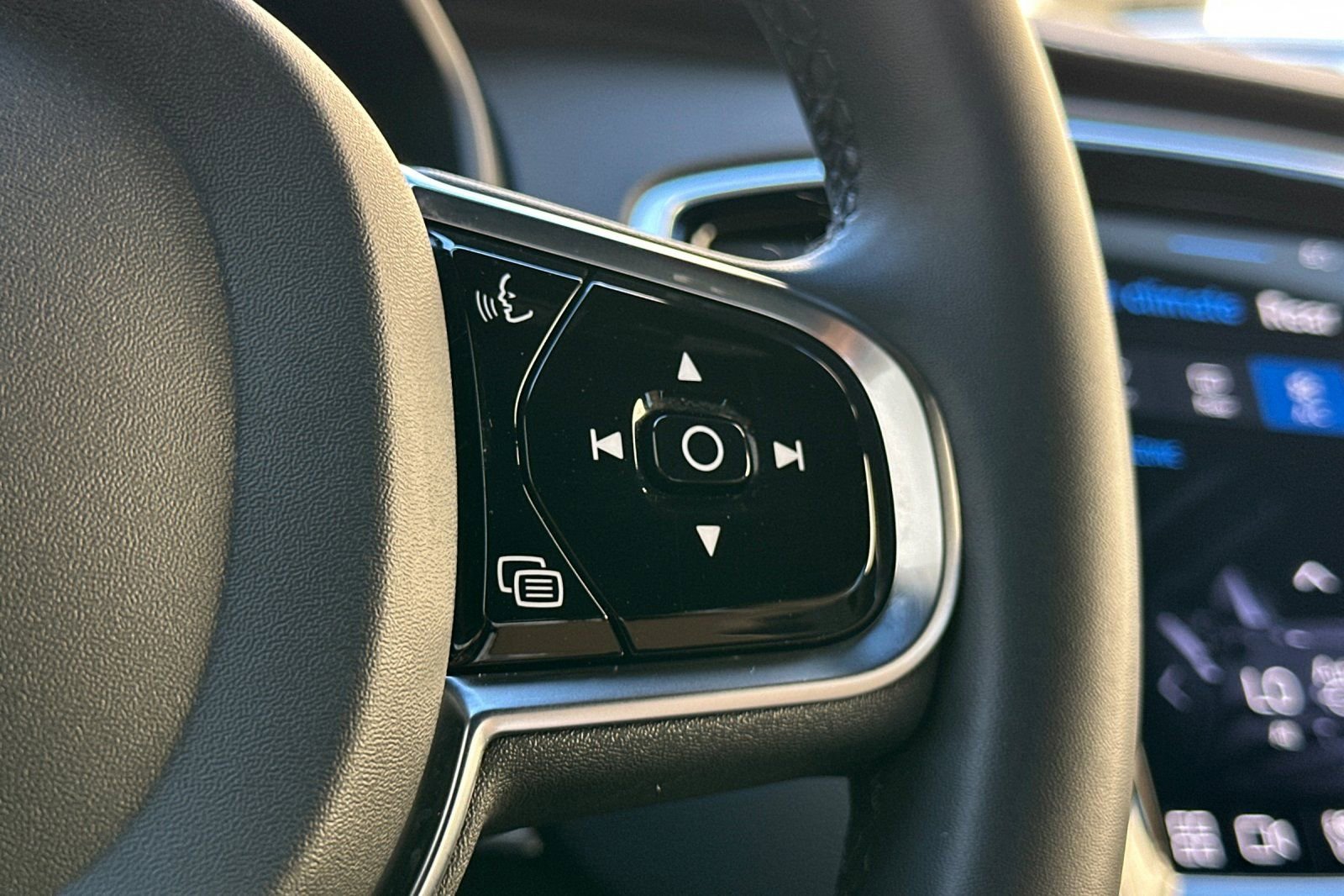 Used 2024 Volvo XC90 T8 Ultimate w/ Protection Package Premier image 29