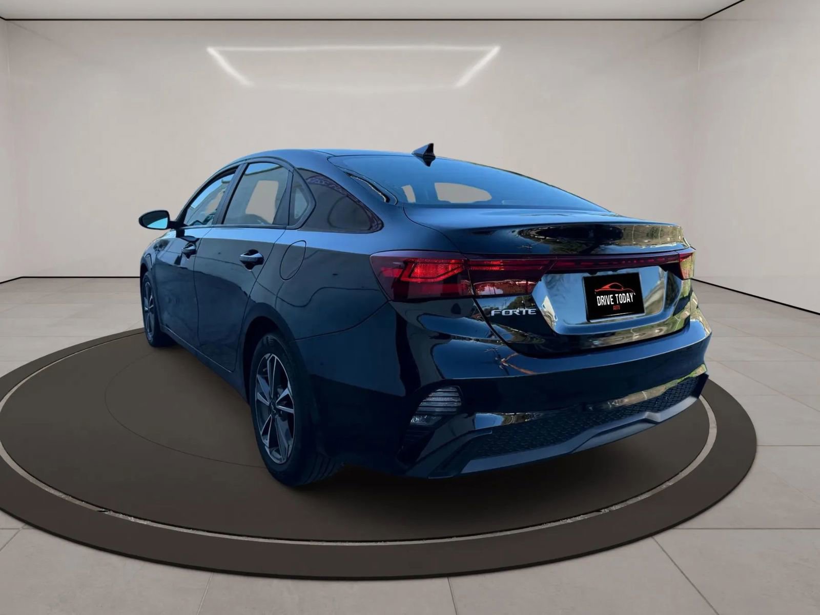 Used 2023 Kia Forte LXS image 6
