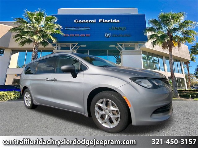 Used 2018 Chrysler Pacifica Touring w/ Tire & Wheel Group image 1