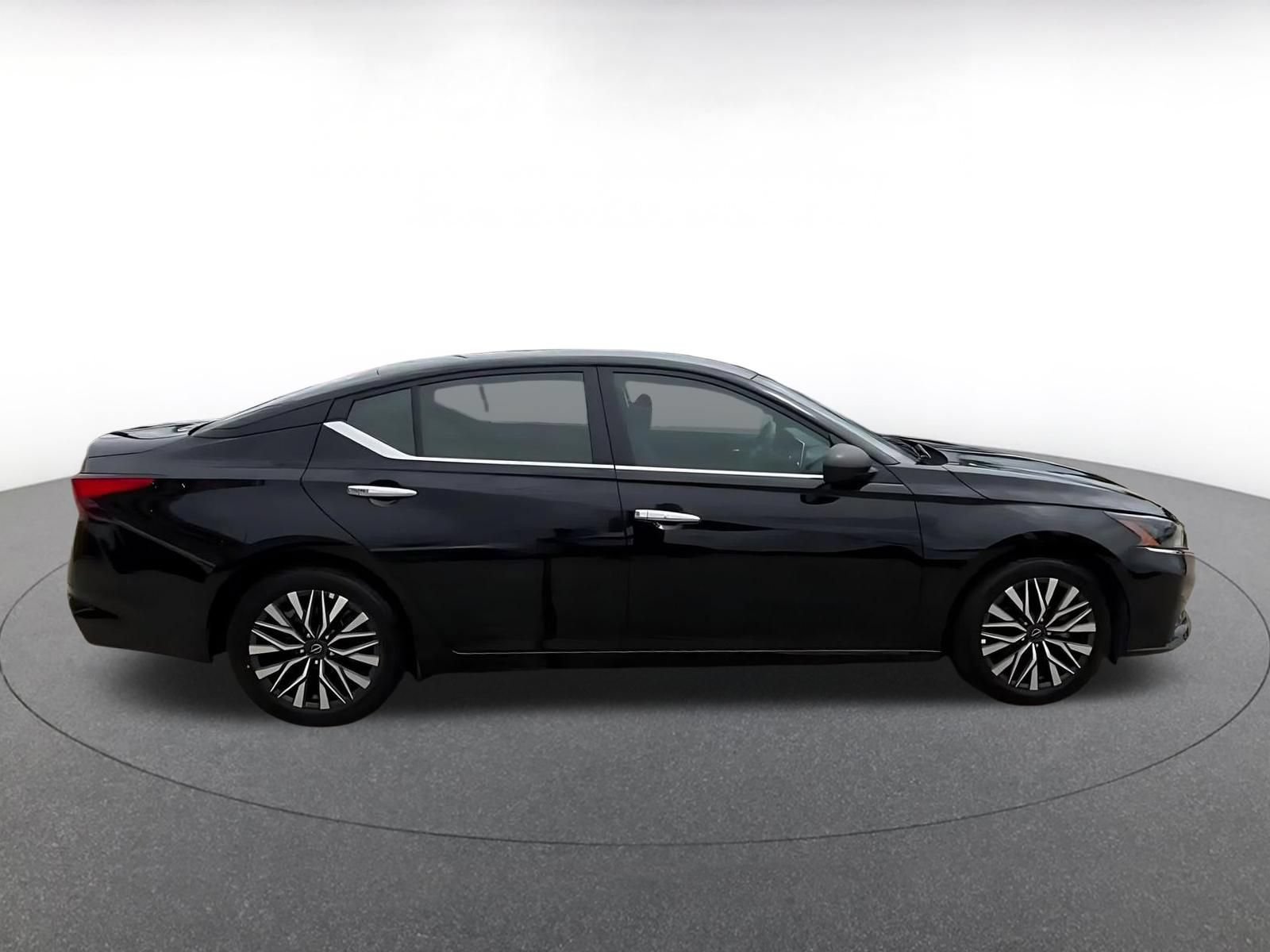 Used 2025 Nissan Altima 2.5 SV FWD image 16
