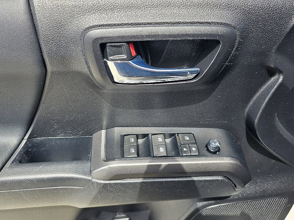 Used 2022 Toyota Tacoma TRD Sport w/ Technology Package AWD/4WD image 25