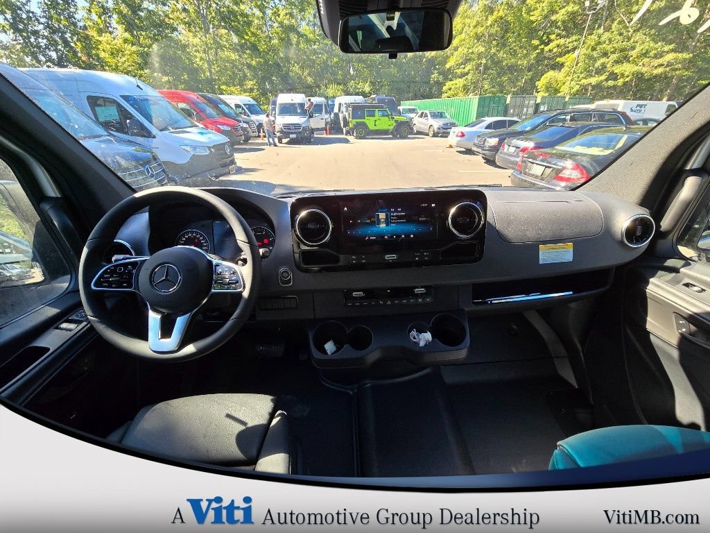 Used 2024 Mercedes-Benz Sprinter 2500 image 2