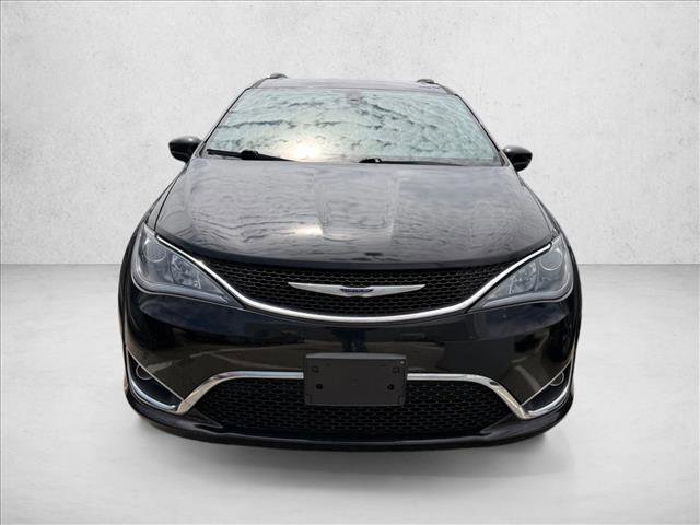 Used 2019 Chrysler Pacifica Touring-L FWD image 2