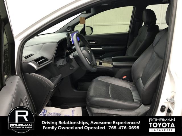 Used 2025 Toyota Sienna Platinum AWD/4WD image 12