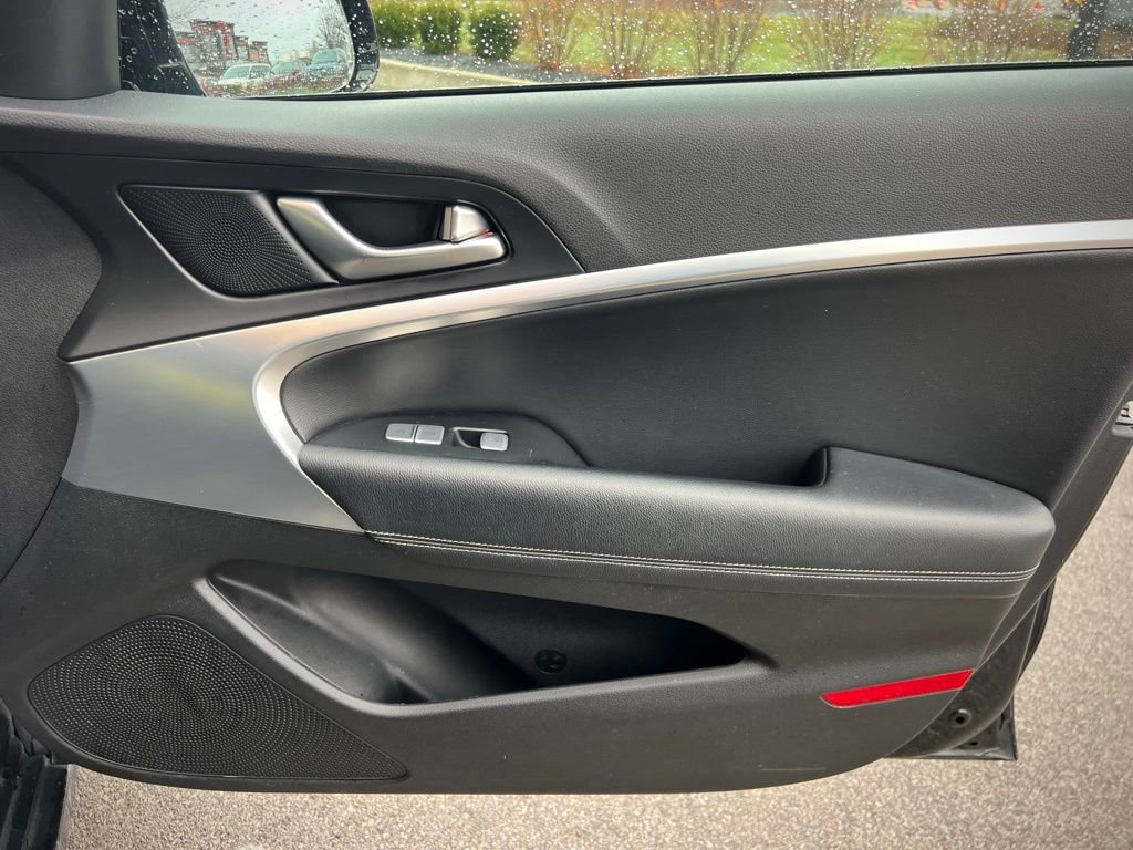 Used 2022 Genesis G70 2.0T image 31