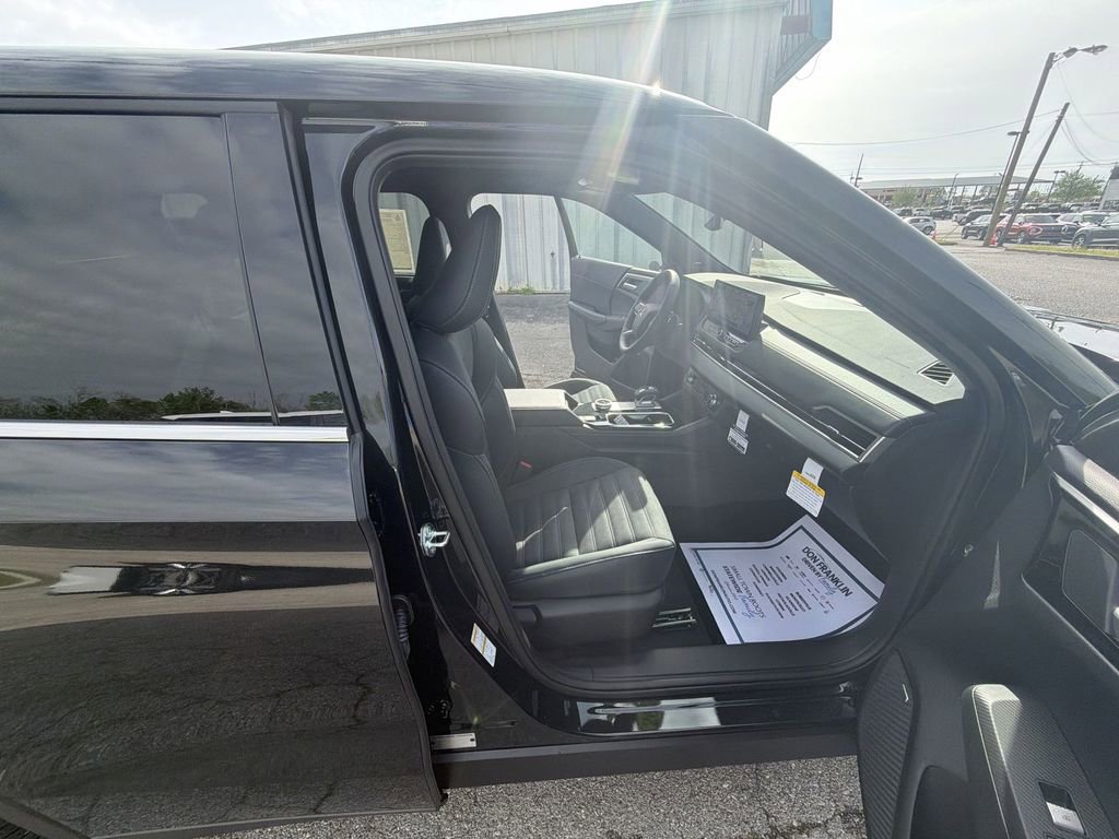 New 2026 Mitsubishi Outlander LE AWD/4WD image 24