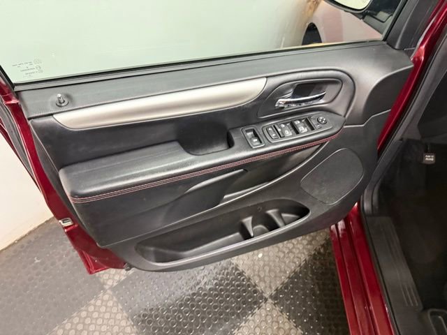 Used 2019 Dodge Grand Caravan GT image 16