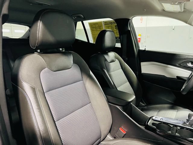 Used 2025 Chevrolet Trax LT FWD image 31