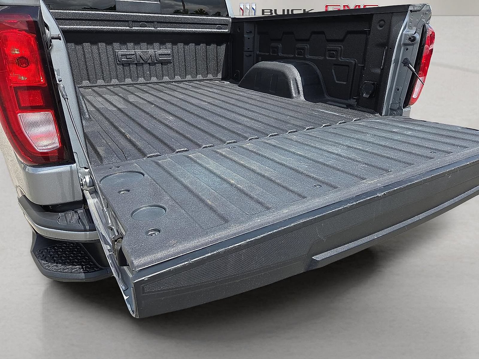 Used 2024 GMC Sierra 1500 Elevation w/ Elevation Premium Package AWD/4WD image 18