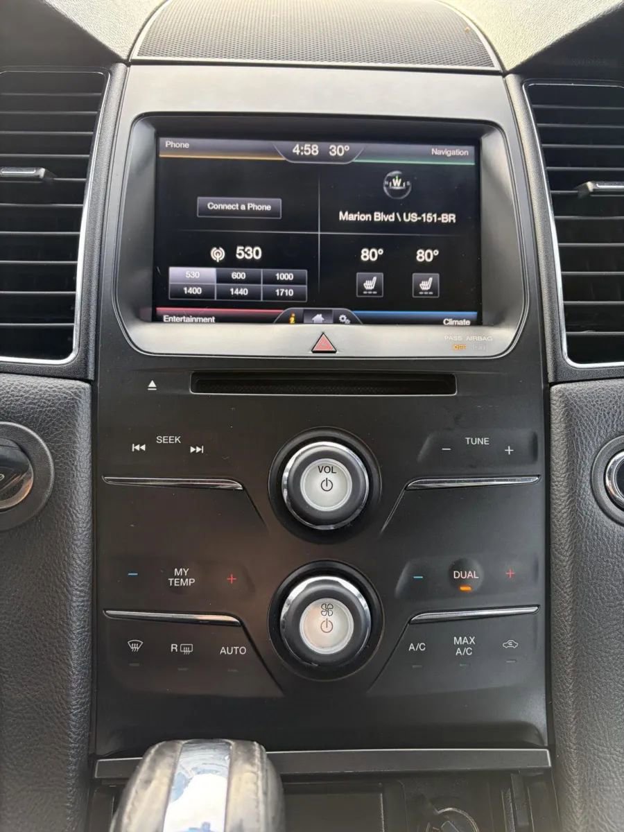 Used 2014 Ford Taurus SEL w/ Equipment Group 201A FWD image 19