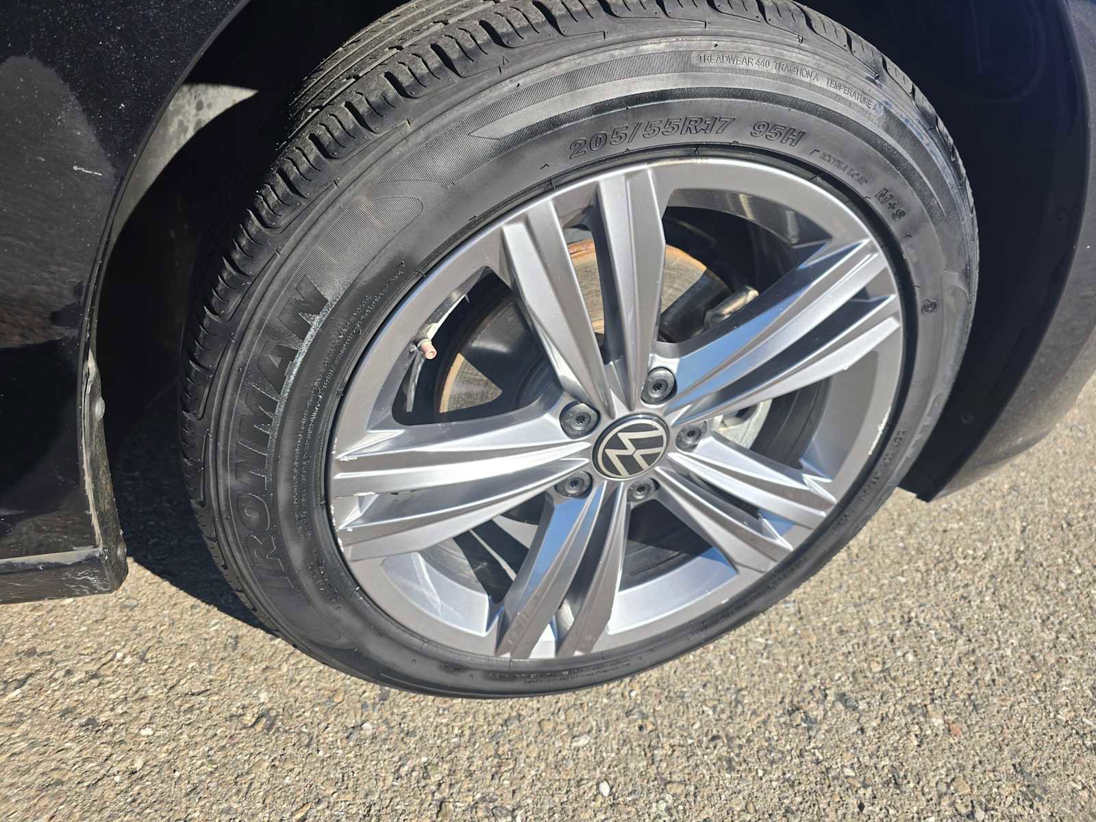 Used 2024 Volkswagen Jetta SE image 9