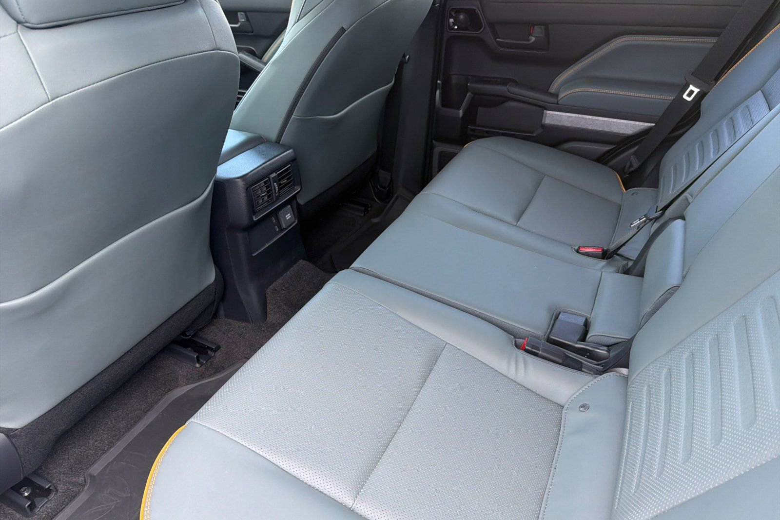 Used 2025 Toyota 4Runner Trailhunter image 12