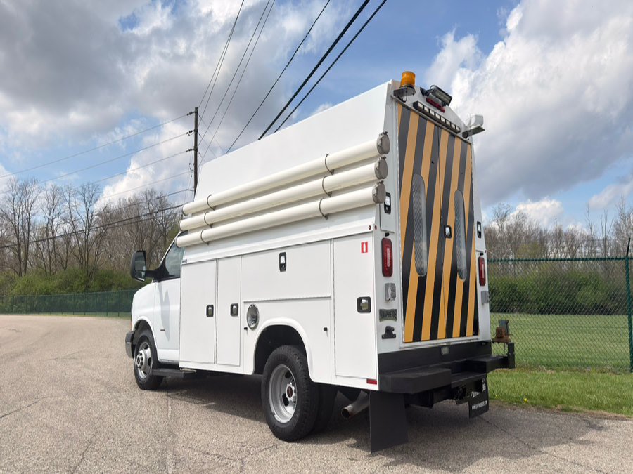 Used 2018 GMC Savana 3500 w/ Power Convenience Package RWD image 4
