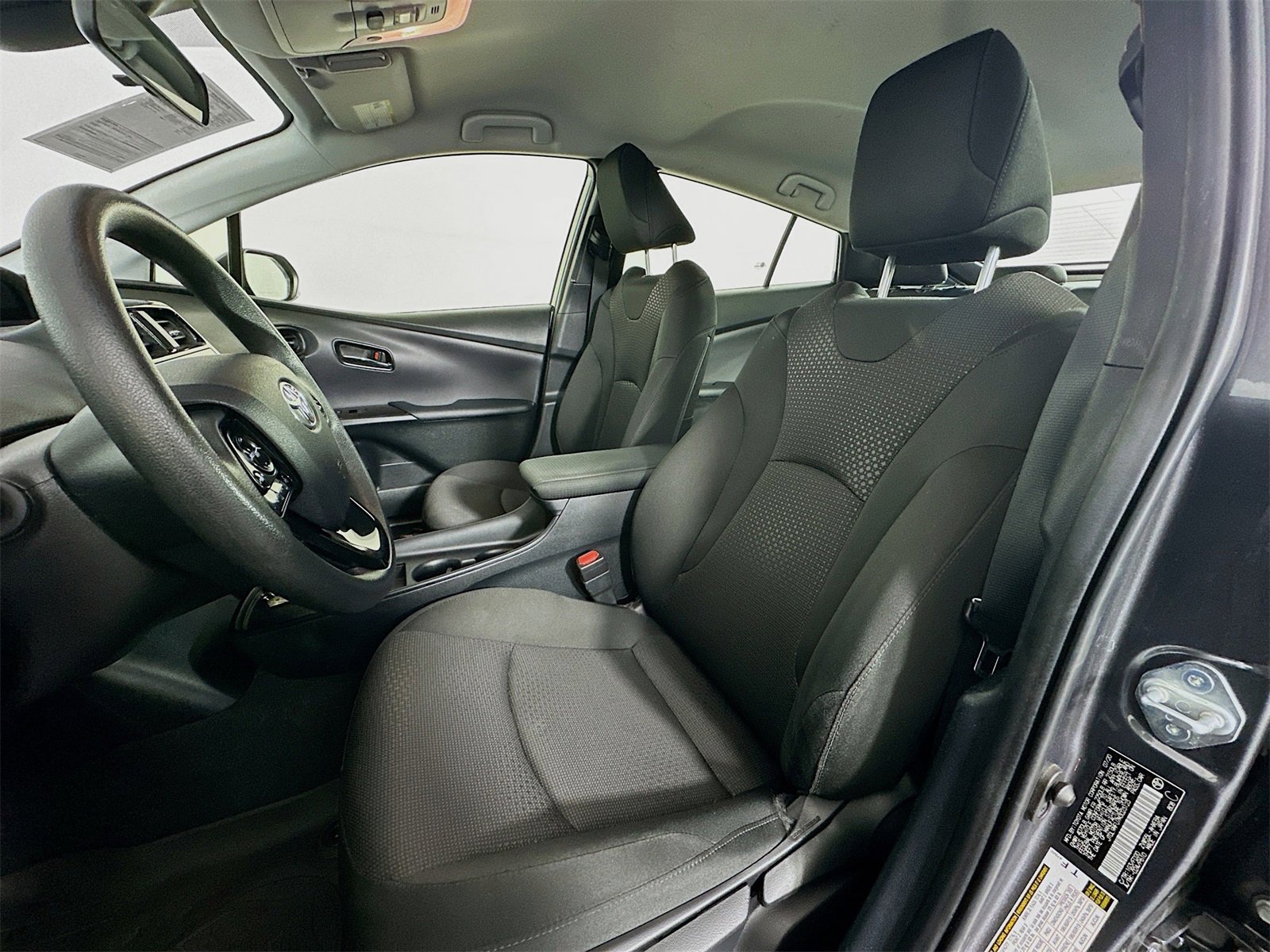 Used 2021 Toyota Prius LE image 19