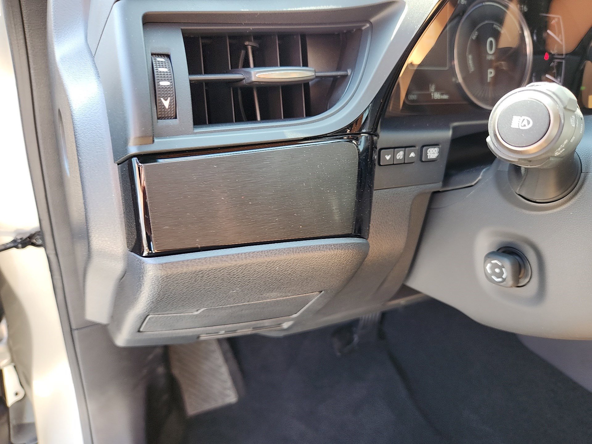 Used 2025 Lexus ES 300h w/ Premium Package image 12