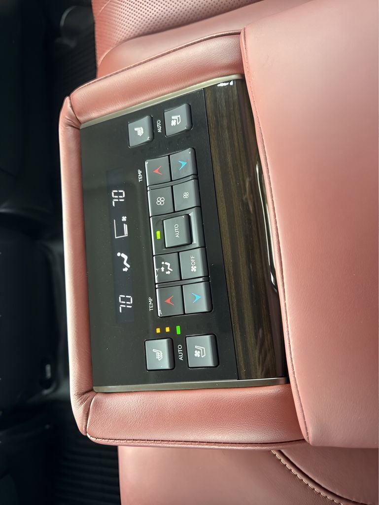 Used 2021 Lexus LX 570 4WD w/ Luxury Package image 14