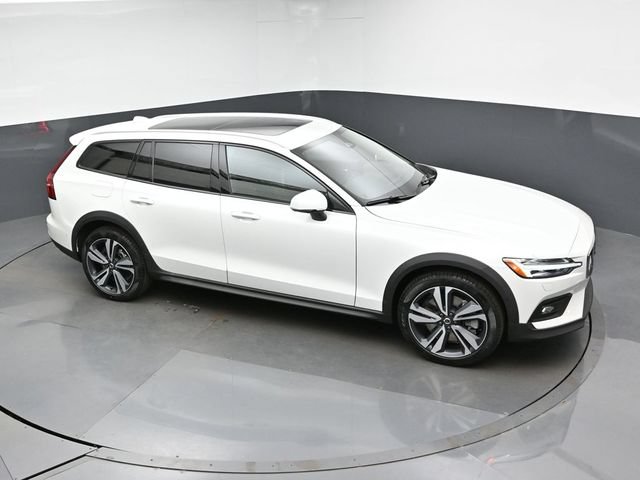New 2026 Volvo V60 B5 Cross Country Plus w/ Climate Package AWD/4WD image 44