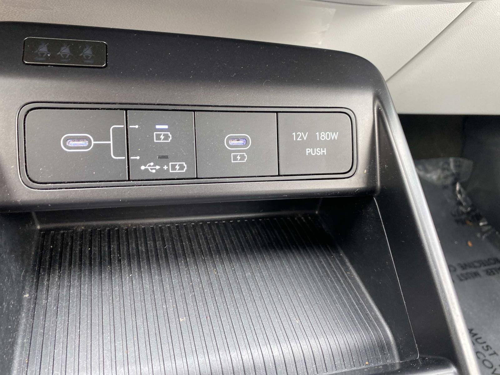 Used 2025 Hyundai Kona SE FWD image 14