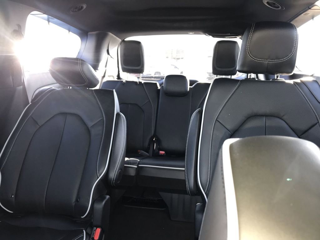 New 2026 Chrysler Pacifica Limited w/ Uconnect Theater Family Group FWD image 23