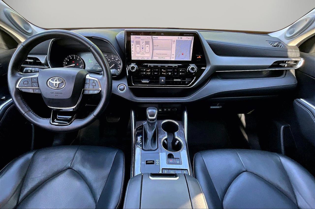 Used 2021 Toyota Highlander Limited FWD image 15