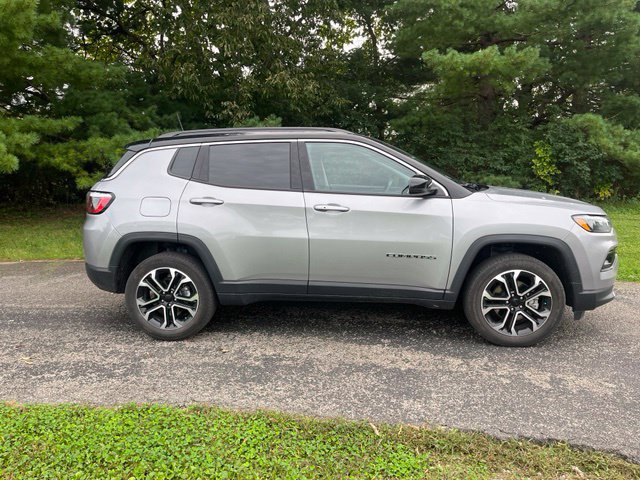 Certified 2022 Jeep Compass Limited AWD/4WD image 2