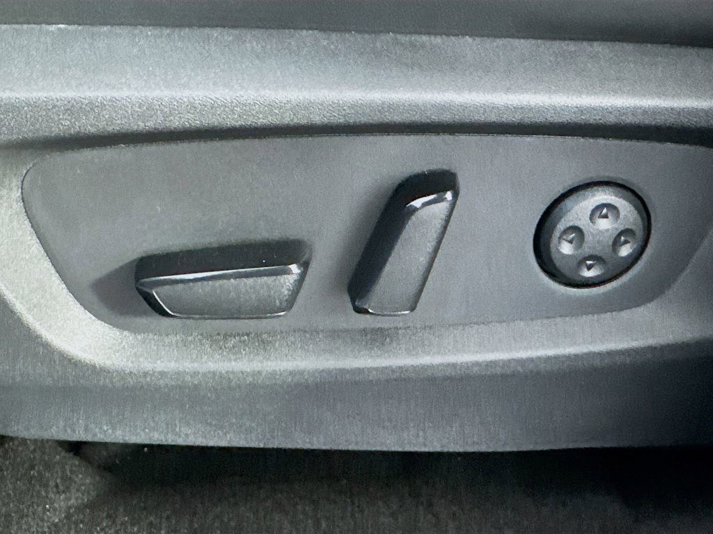 Certified 2025 INFINITI QX60 Sensory image 19