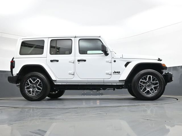 Used 2025 Jeep Wrangler Sahara image 31