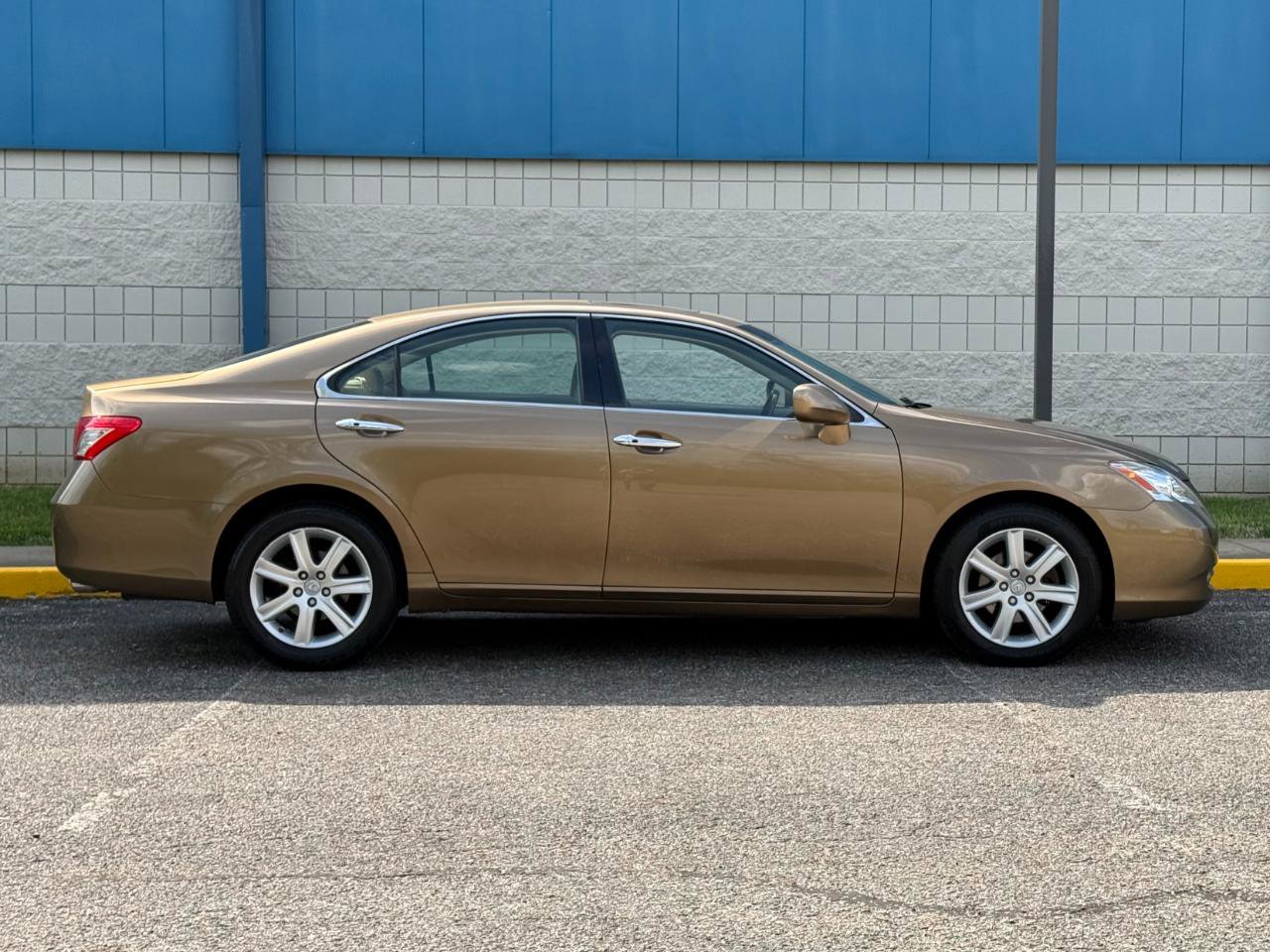 Used 2007 Lexus ES 350 w/ Luxury Pkg & Navigation FWD image 4