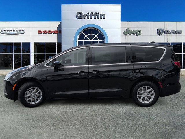 New 2027 Chrysler Pacifica Select FWD image 10