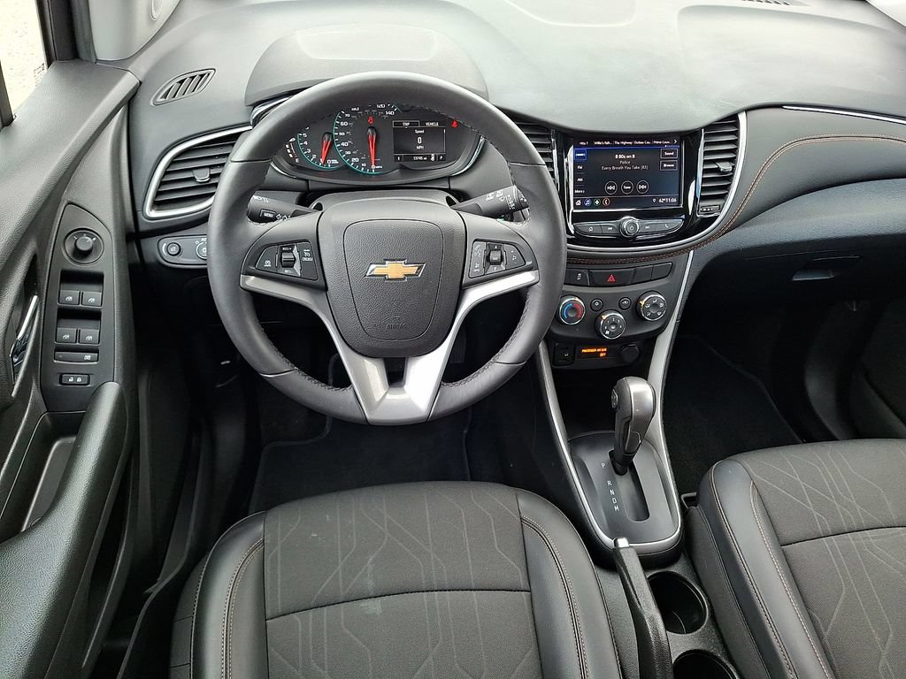 Used 2022 Chevrolet Trax LT w/ LT Convenience Package AWD/4WD image 2