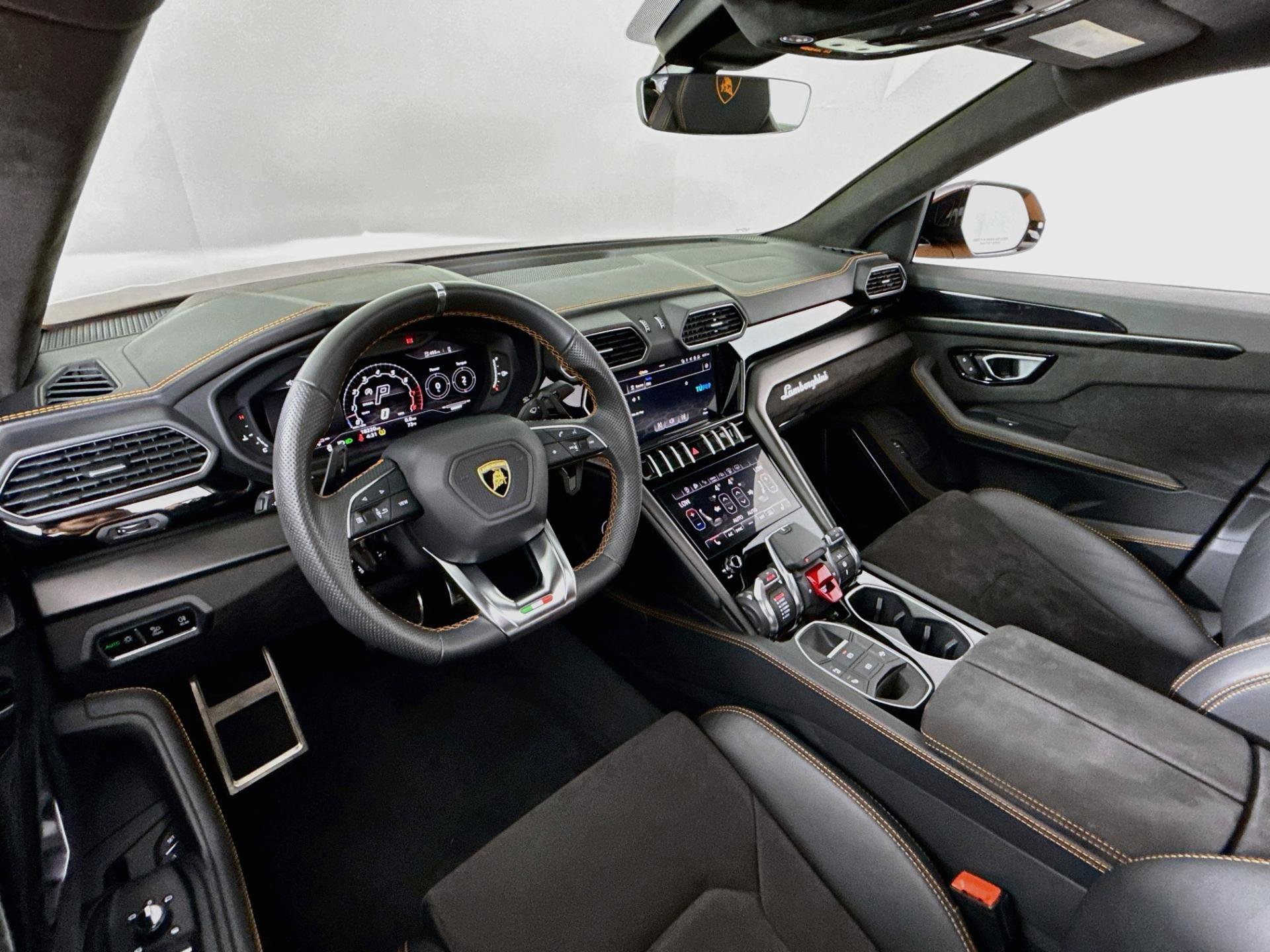 Used 2022 Lamborghini Urus AWD/4WD image 25