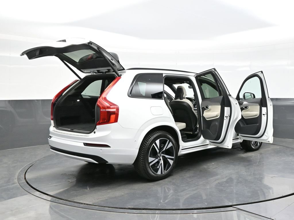 Used 2022 Volvo XC90 T8 R-Design image 38