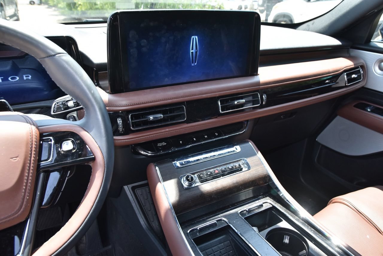 Certified 2026 Lincoln Aviator Reserve AWD/4WD image 9