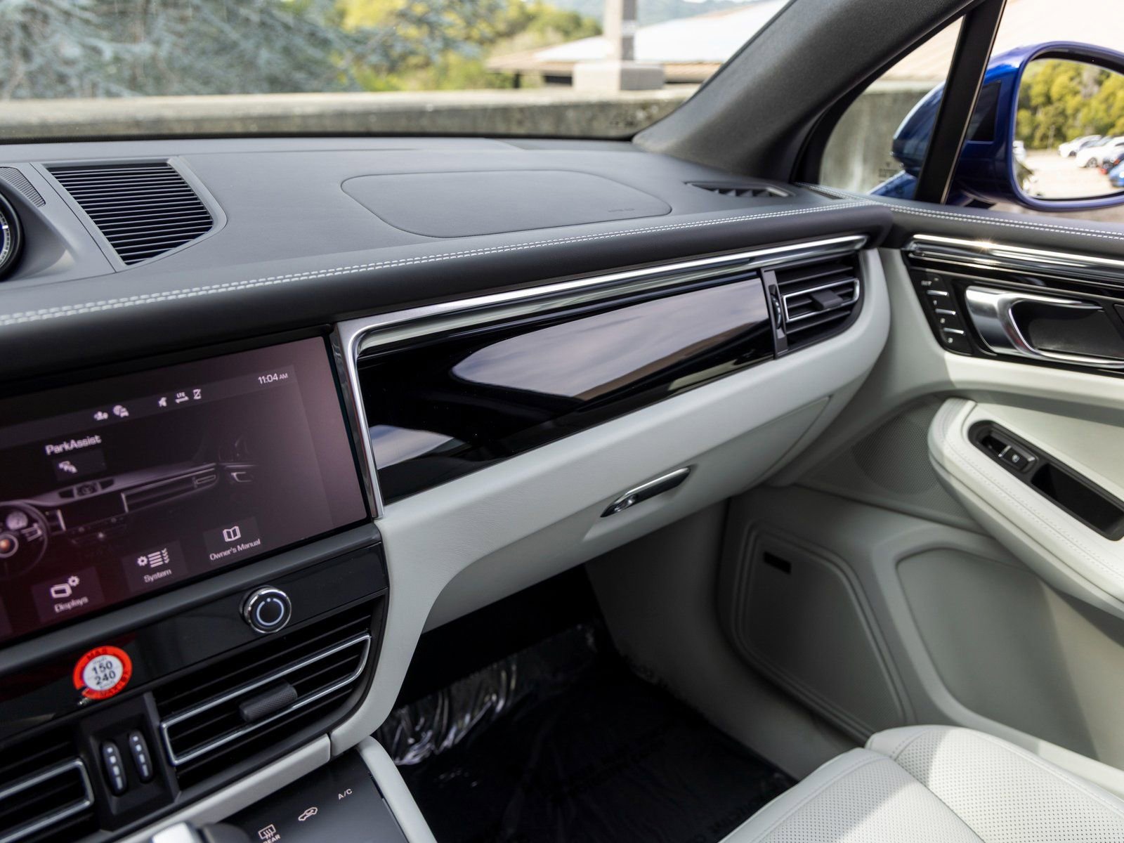 New 2025 Porsche Macan image 40