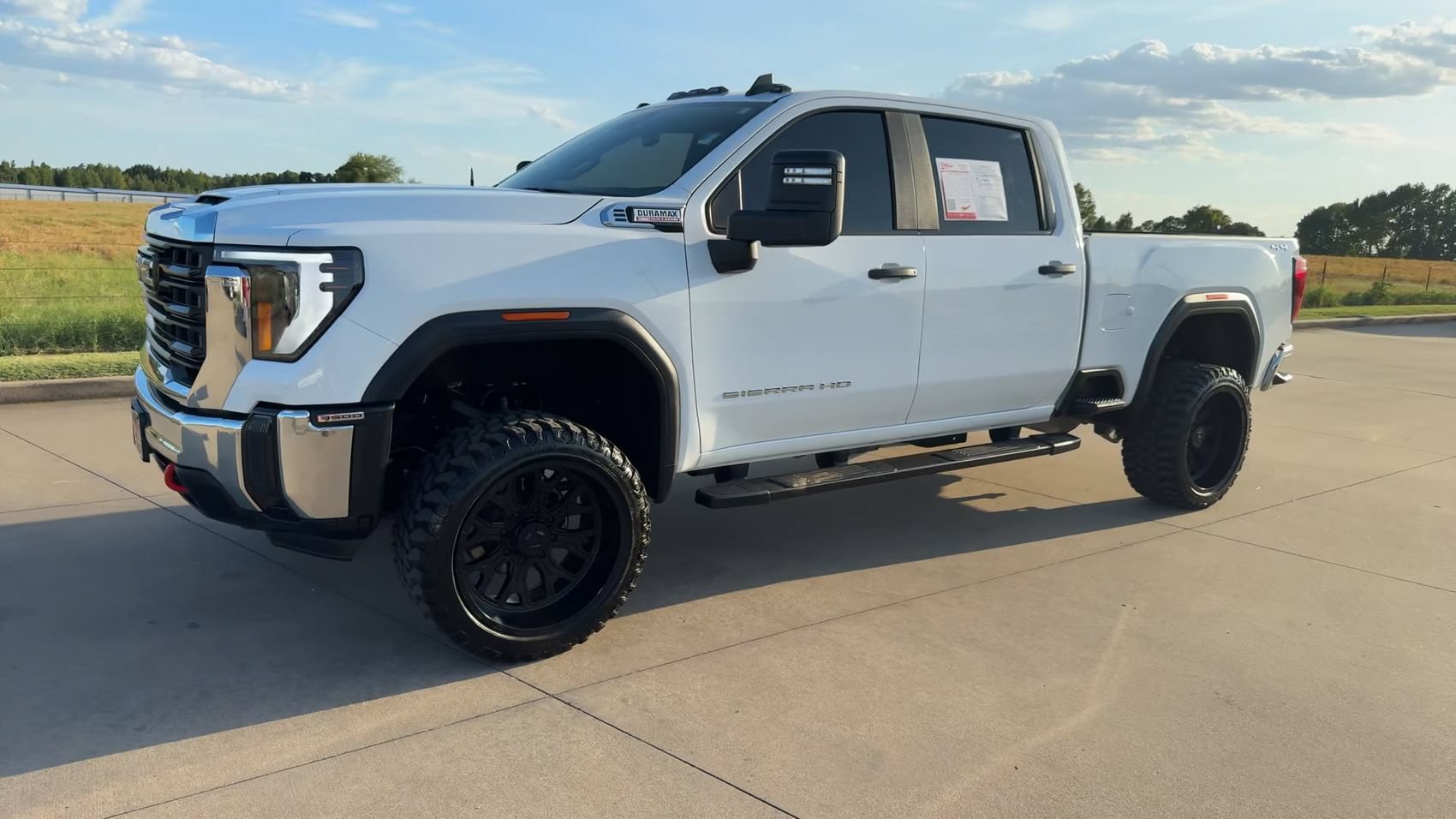 Used 2024 GMC Sierra 3500 Pro AWD/4WD image 3