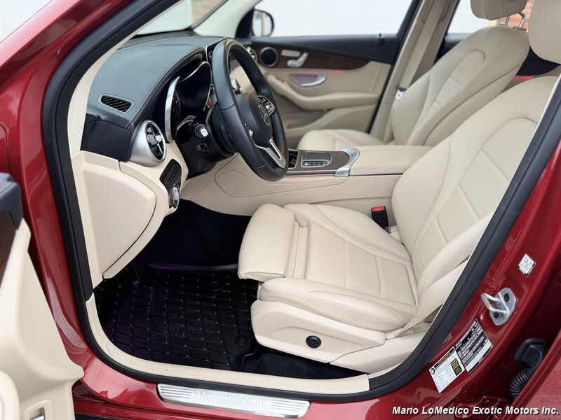 Used 2022 Mercedes-Benz GLC 300 4MATIC w/ Premium Package Lite image 25