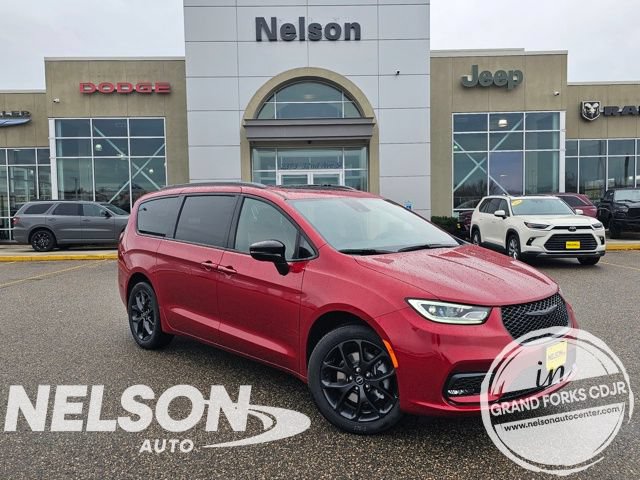 New 2026 Chrysler Pacifica Limited w/ S Appearance Package