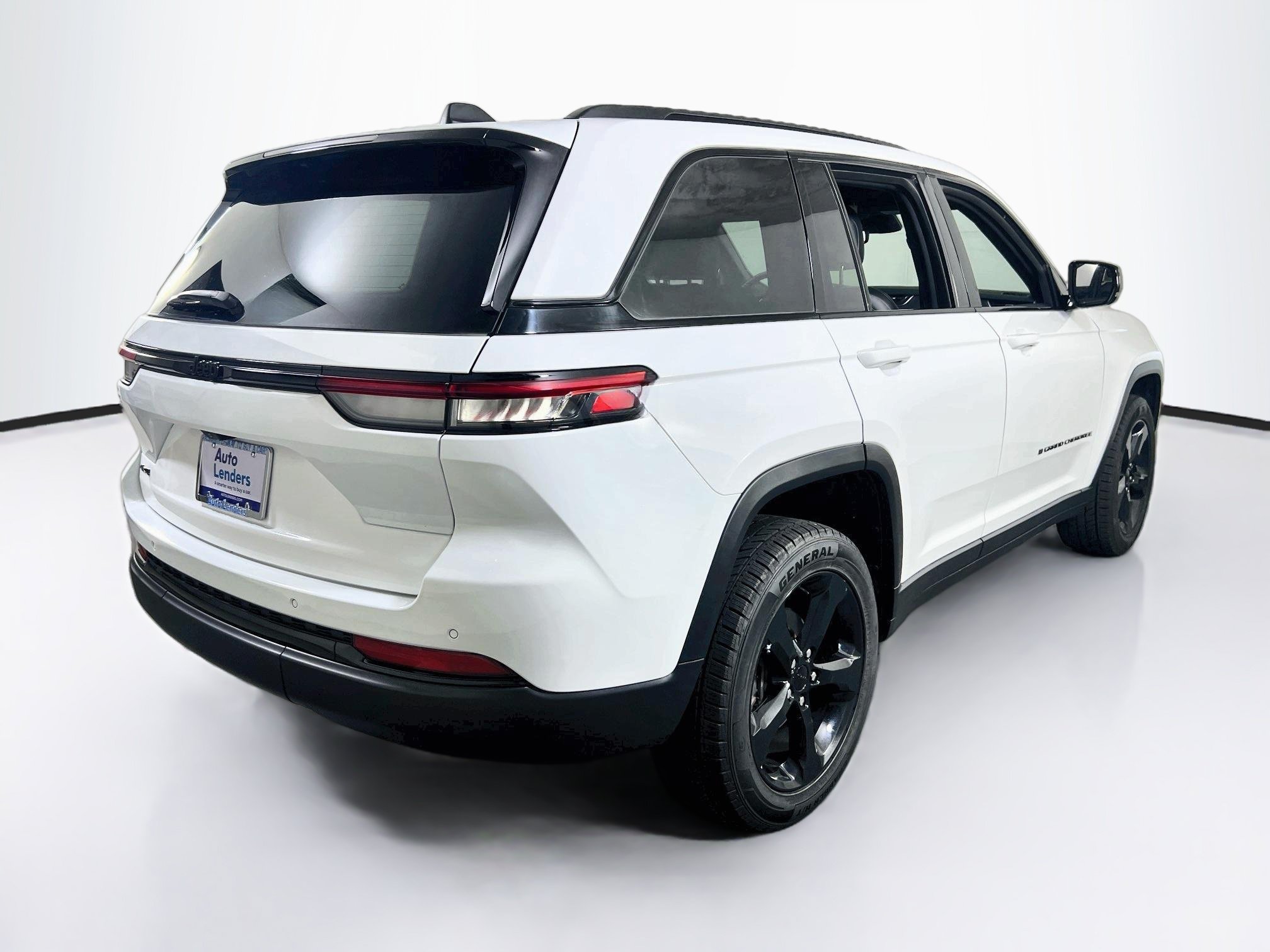 Used 2023 Jeep Grand Cherokee Altitude AWD/4WD image 5