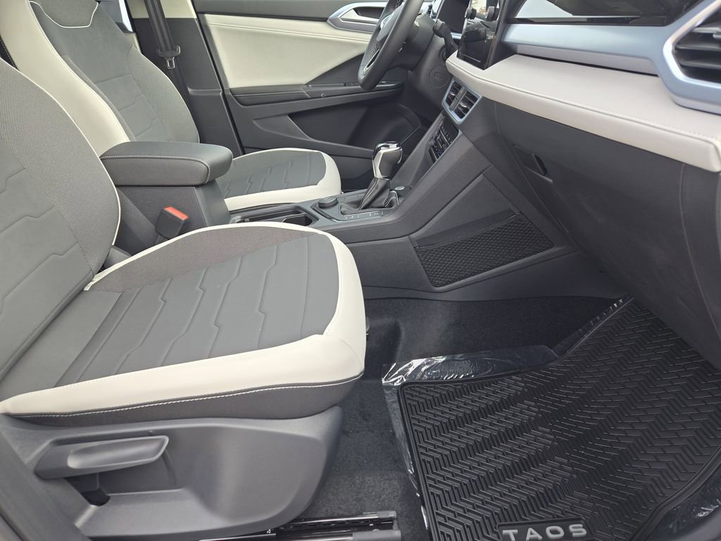 New 2026 Volkswagen Taos SE image 12