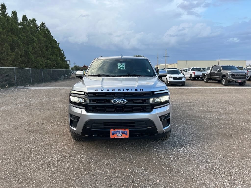 Used 2023 Ford Expedition Limited AWD/4WD image 9