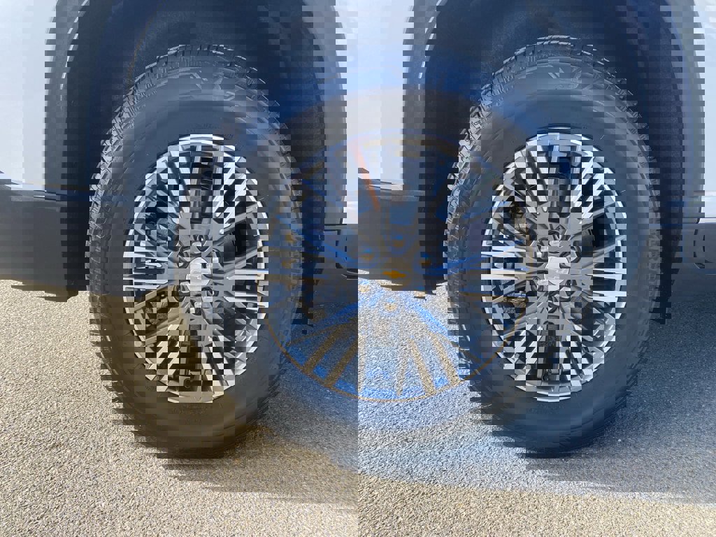 Used 2026 Chevrolet Traverse LT image 6