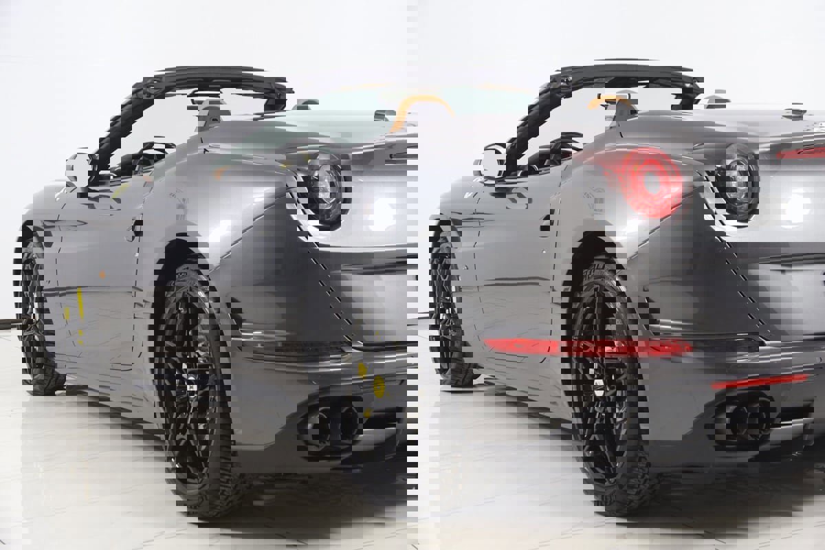 Used 2018 Ferrari California T image 36