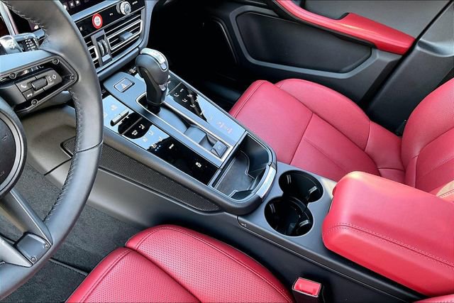 Used 2025 Porsche Macan AWD/4WD image 18