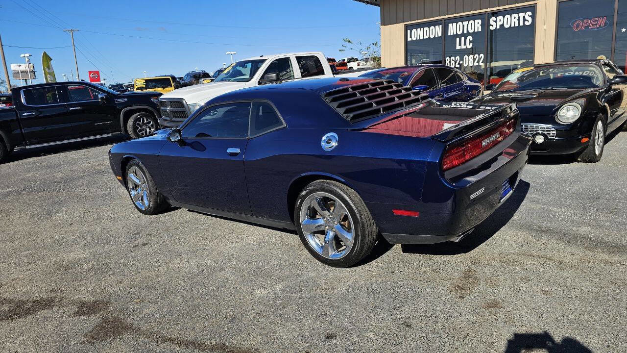 Used 2013 Dodge Challenger SXT Plus image 3