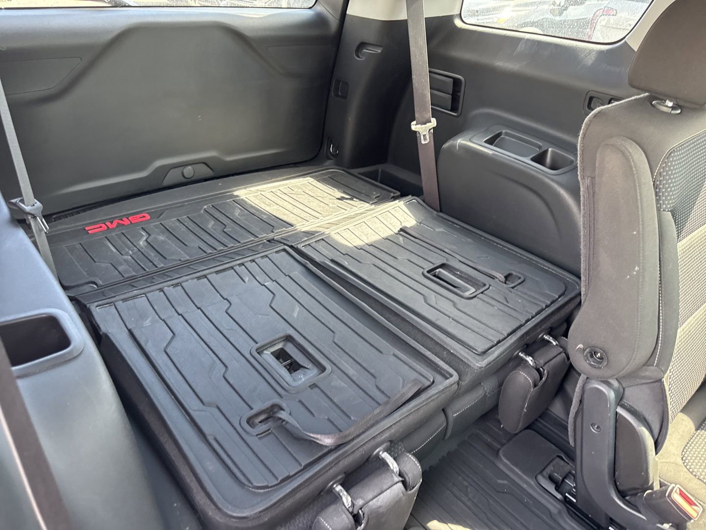 Used 2021 GMC Acadia SLE w/ Driver Convenience Package image 12