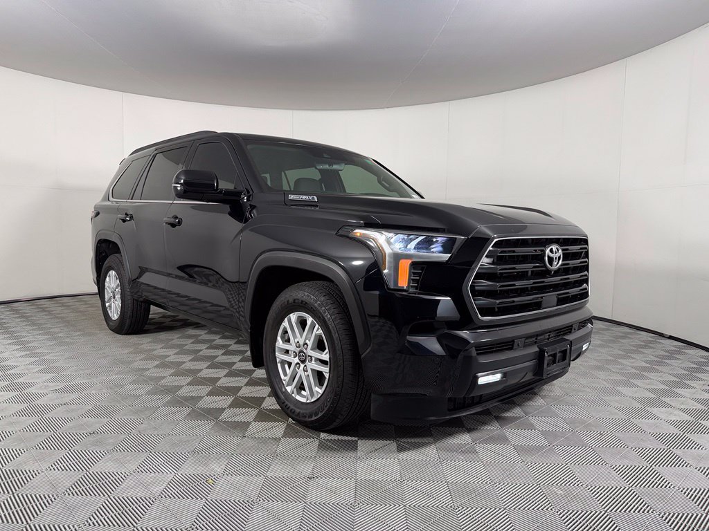 Used 2025 Toyota Sequoia 4WD image 2
