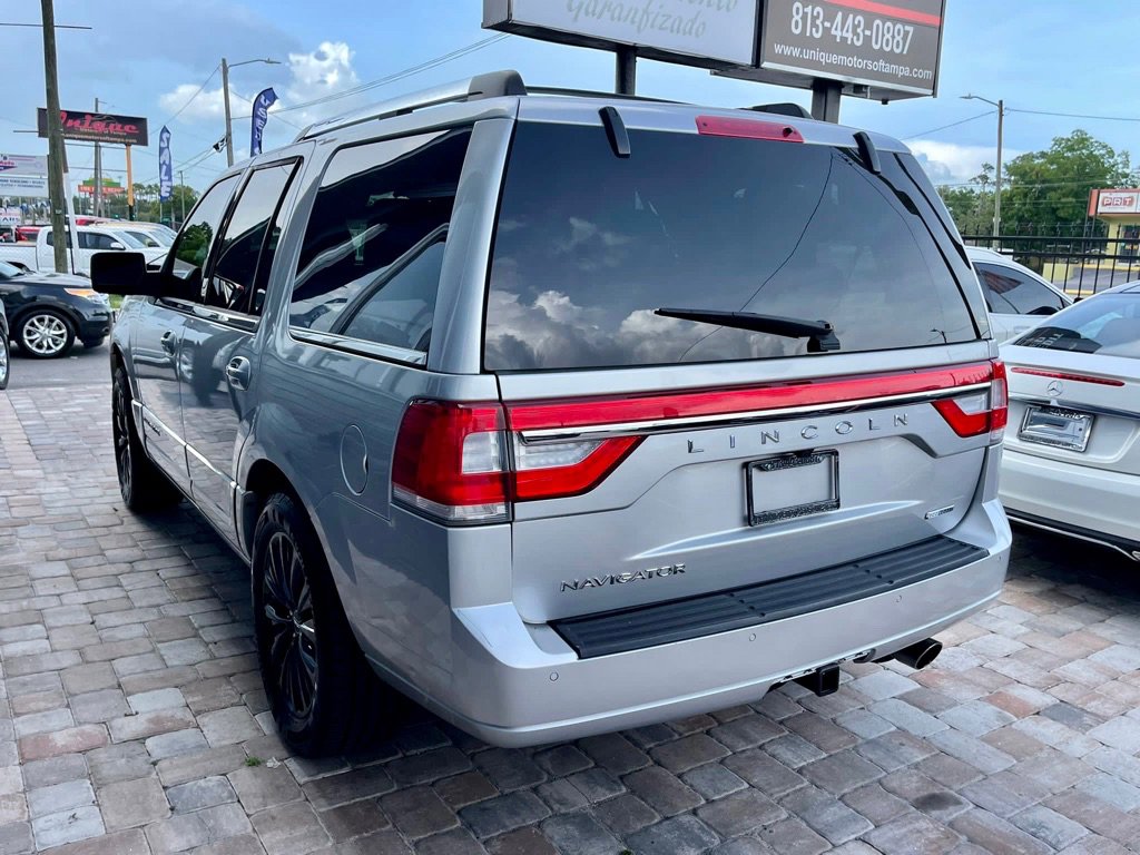 Used 2015 Lincoln Navigator 2WD image 8