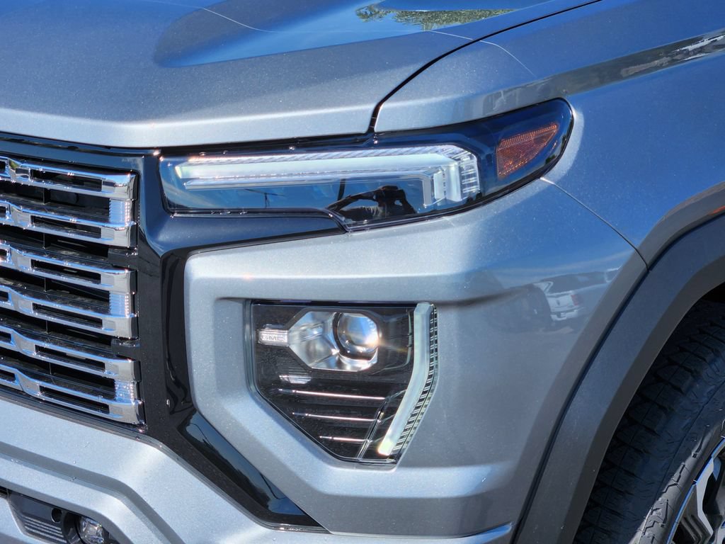 New 2026 GMC Canyon Denali w/ LPO, Black Badging Package AWD/4WD image 5