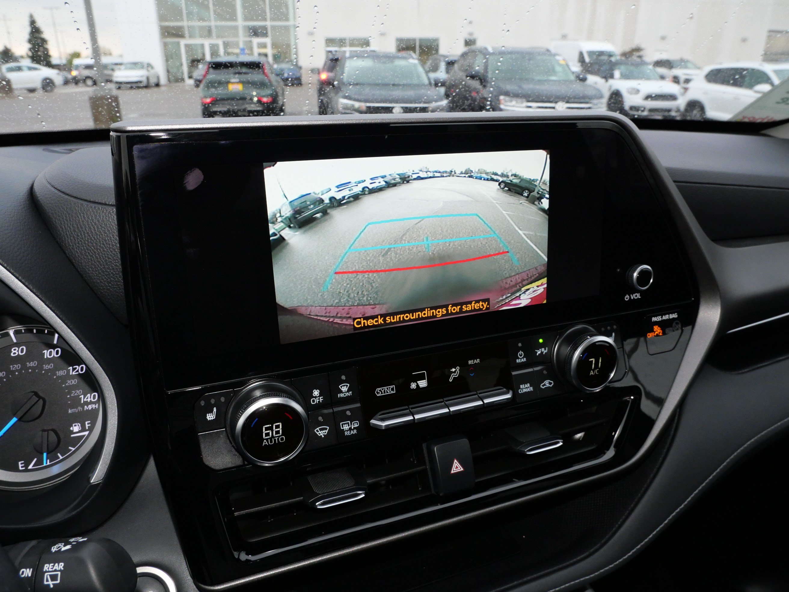 Used 2025 Toyota Highlander XLE AWD/4WD image 32